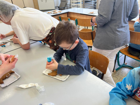 Navštívily jsme kadeřnictví a zahrály si na pekaře